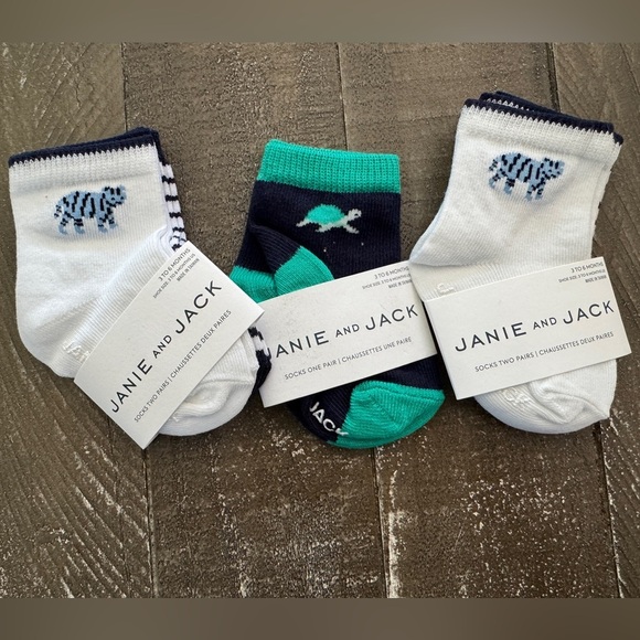 JANIE AND JACK NEW Boys Sock Bundle 3-6 months 2 packs of 2 and One Single - Picture 1 of 5